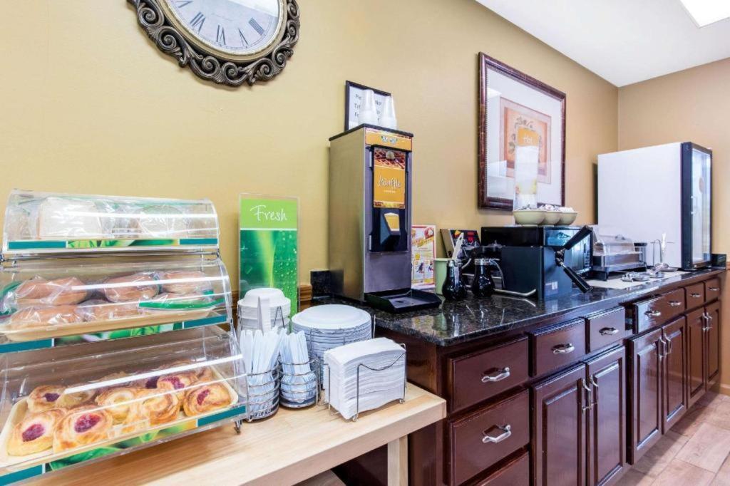 Quality Inn Arab Hwy 231 Екстериор снимка